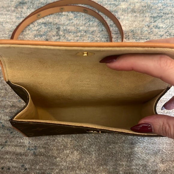LV Florentine Belt Bag XS - Picture 10 of 16